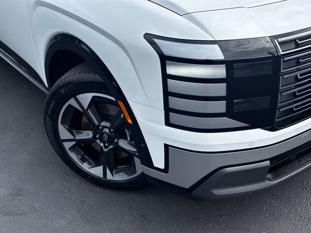 2026 Hyundai Palisade Limited - Image 2