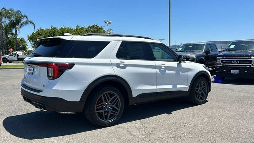2026 Ford Explorer ST - Image 3