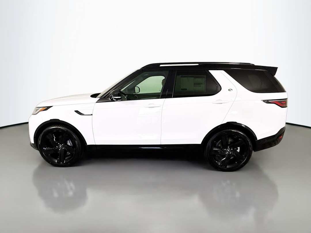 2026 Land Rover Discovery Dynamic SE - Image 2
