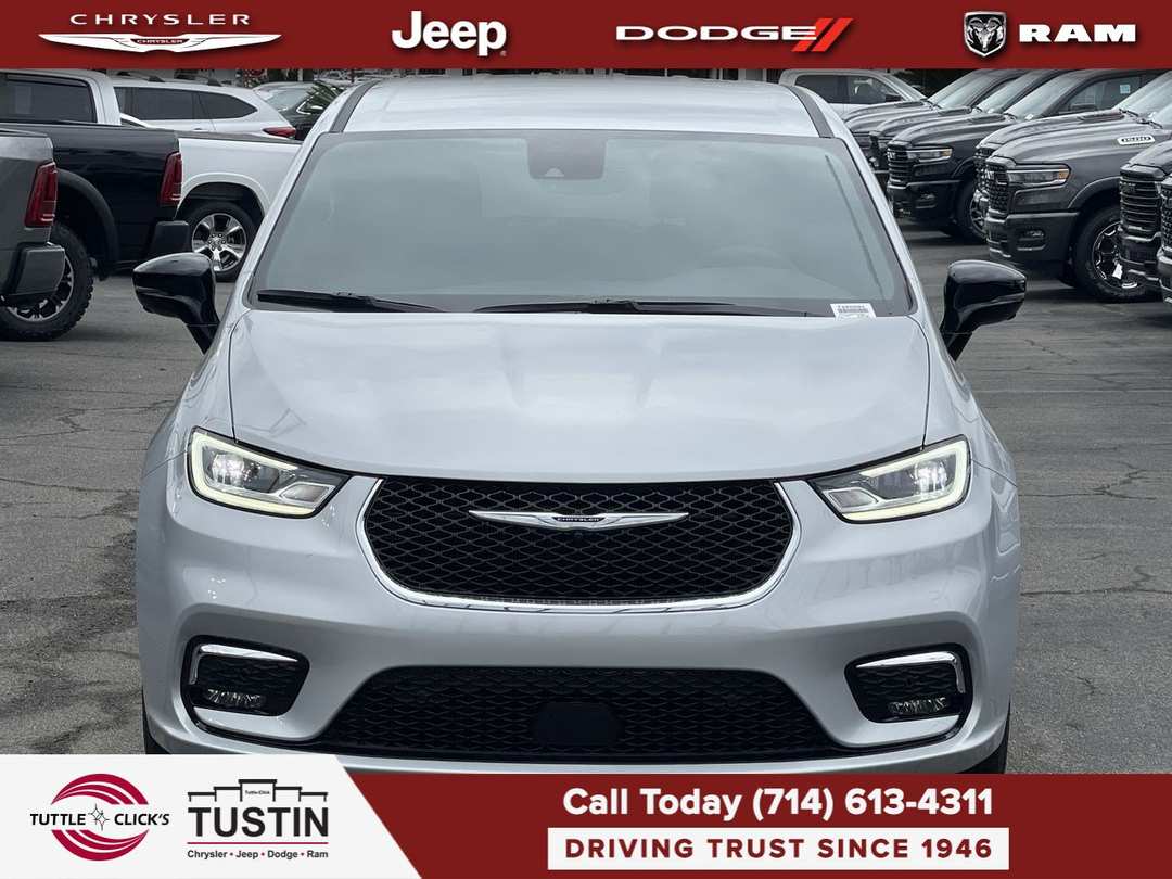 2026 Chrysler Pacifica Select - Image 2