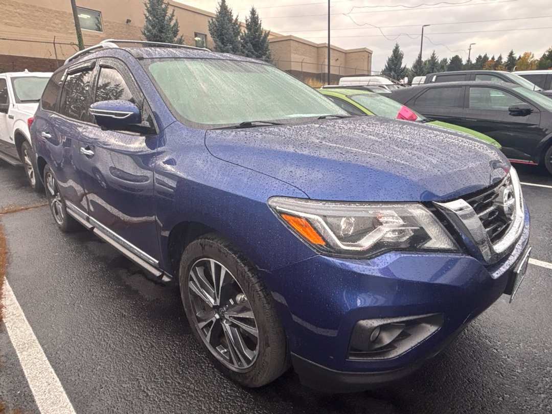 2019 Nissan Pathfinder Platinum - Image 2