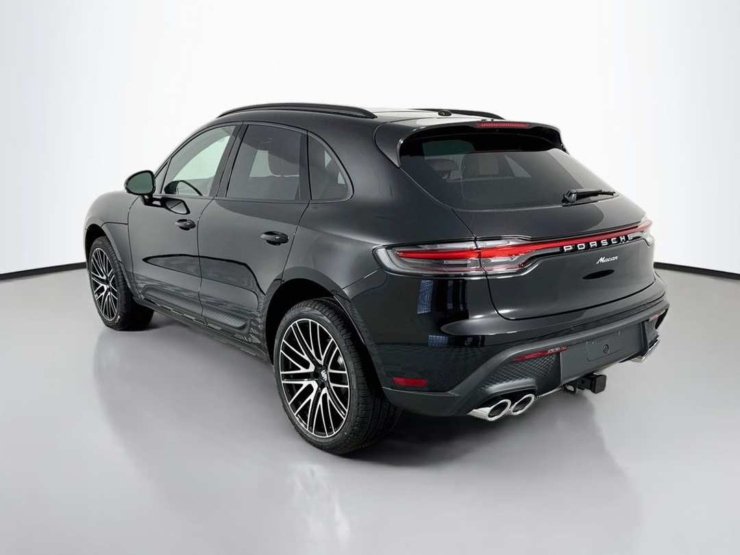 2026 Porsche Macan - Image 3