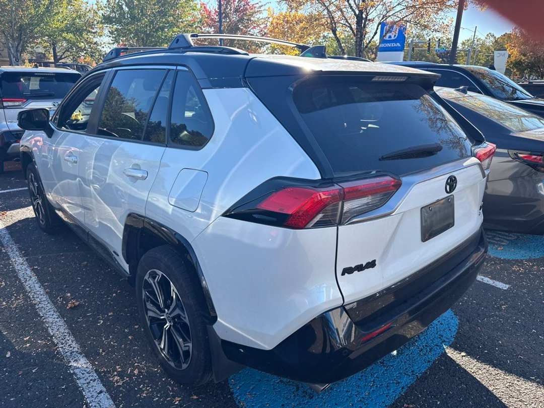 2025 Toyota Rav4 Plug-In Hybrid XSE - Image 3