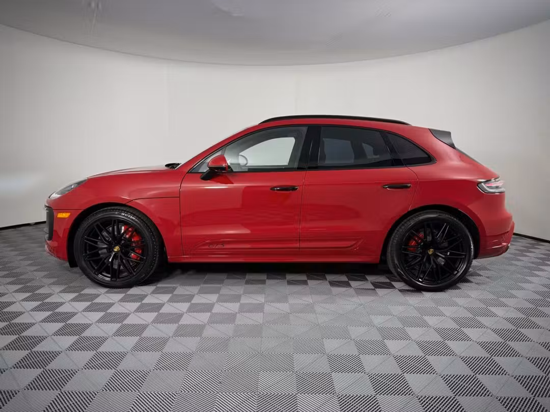 2026 Porsche Macan GTS - Image 2