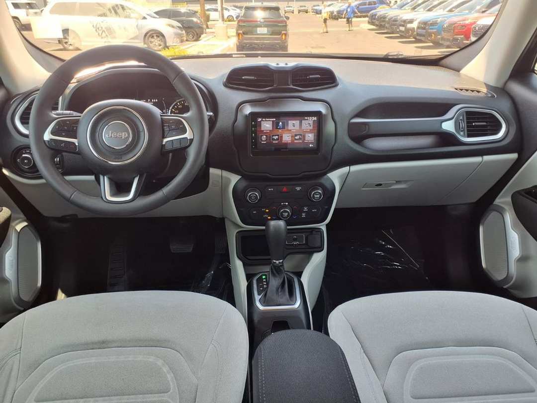 2019 Jeep Renegade Latitude - Image 2