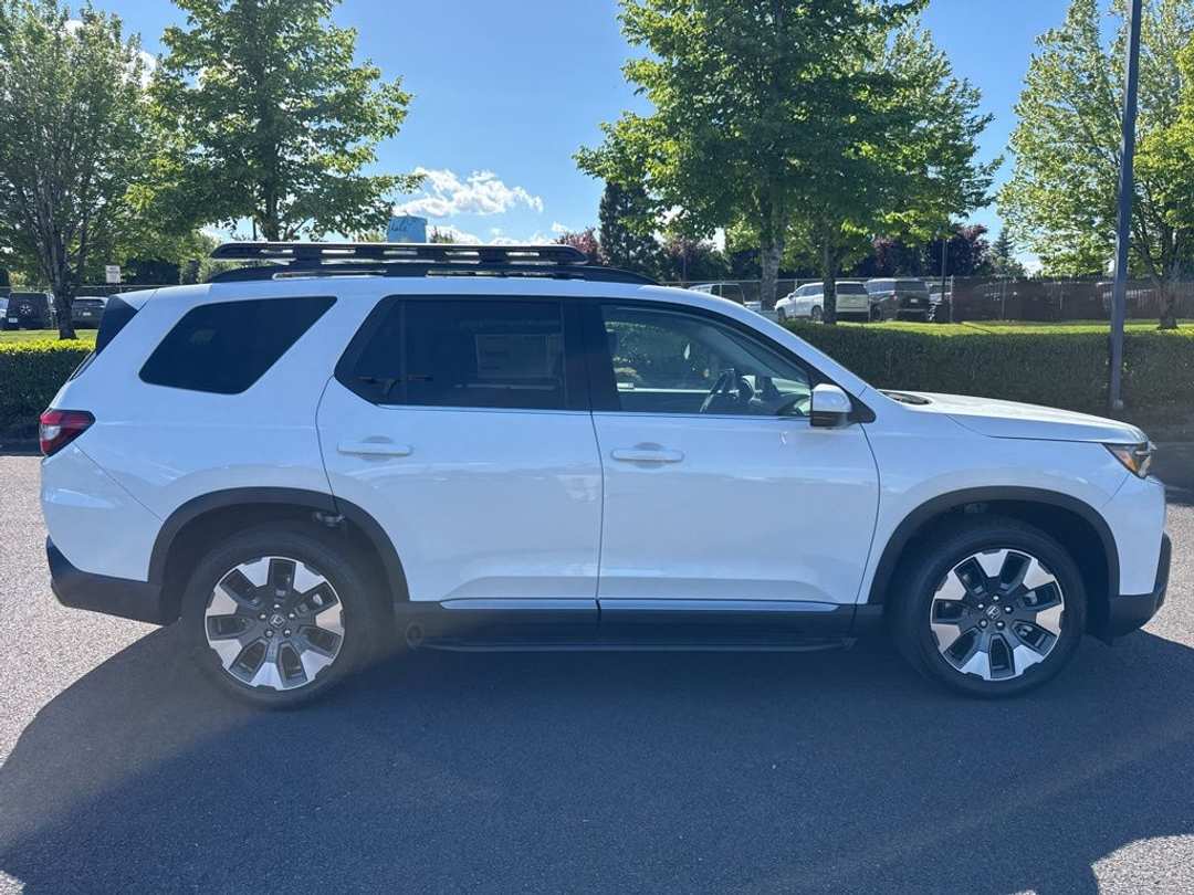 2026 Honda Pilot Touring - Image 2