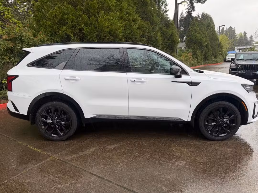2023 Kia Sorento SX - Image 2