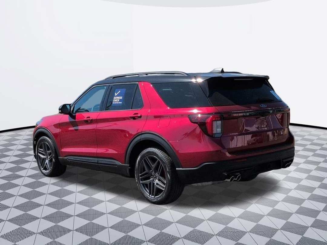 2025 Ford Explorer ST - Image 3