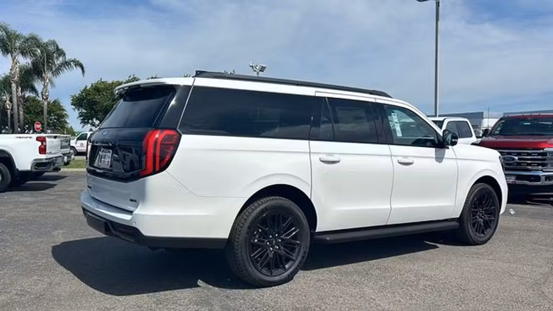 2026 Ford Expedition Max Platinum - Image 3