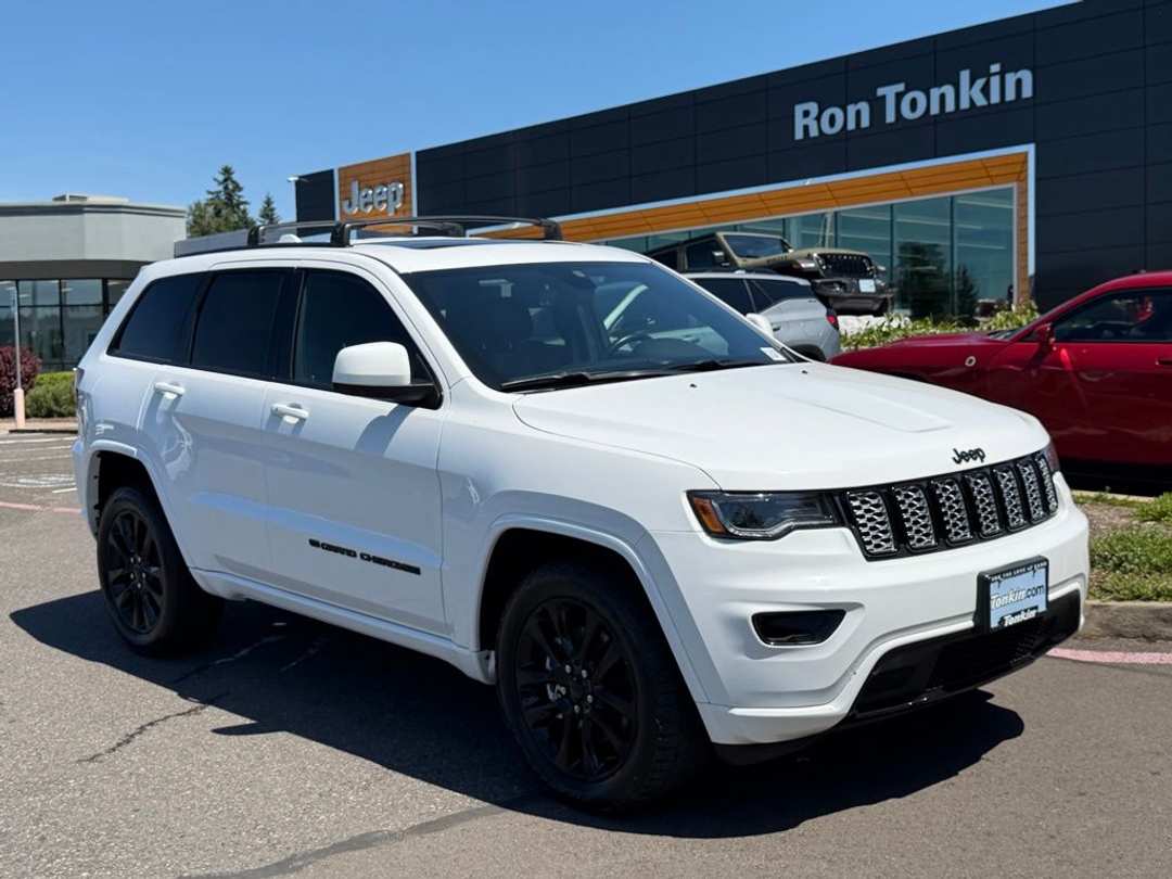 2022 Jeep Grand Cherokee Wk Laredo X - Image 2