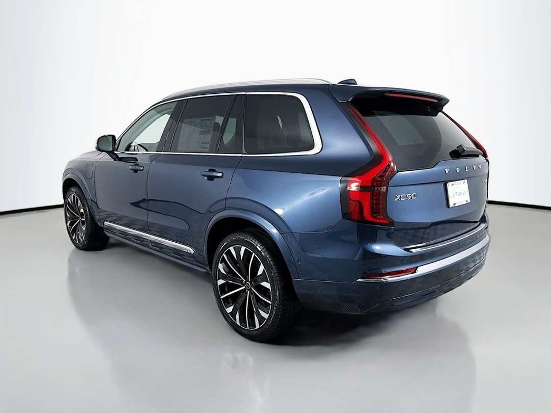 2026 Volvo Xc90 Plug-In Hybrid T8 Ultra - Image 3