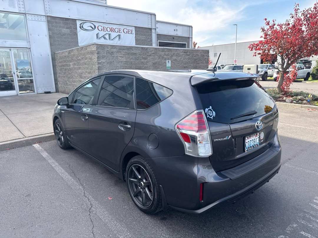 2017 Toyota Prius V - Image 3