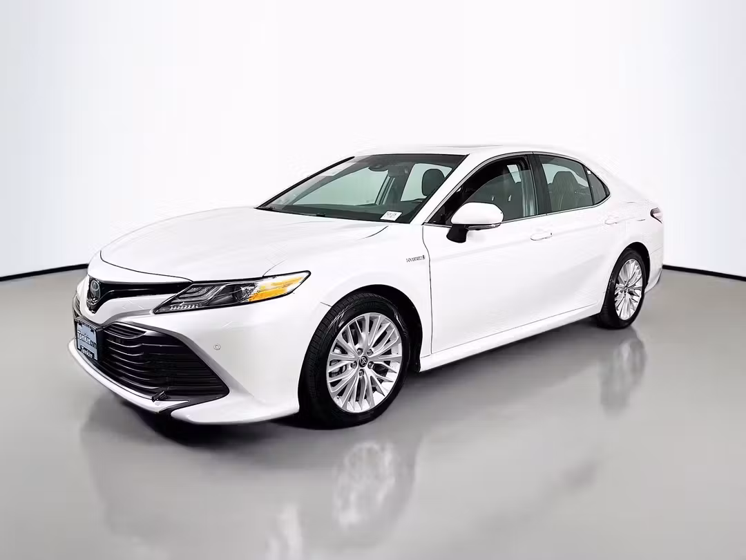 2018 Toyota Camry Hybrid XLE - Image 3