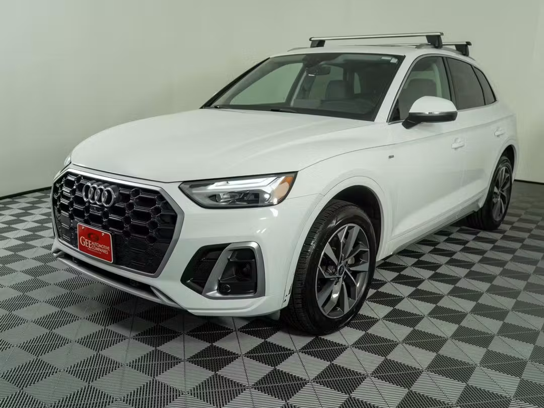 2024 Audi Q5 45 S line Premium - Image 3