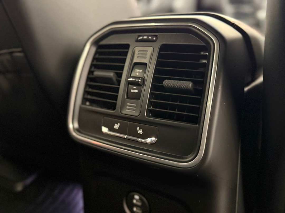 2025 Porsche Macan T - Photo 27