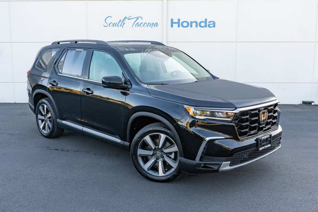 2024 Honda Pilot Touring - Image 2
