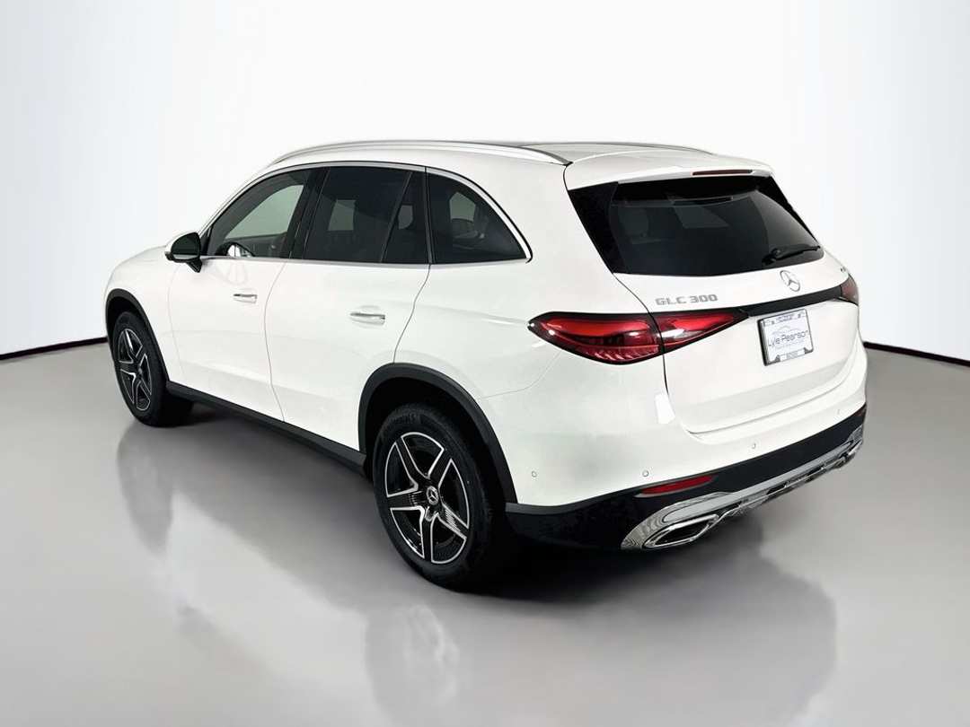 2026 Mercedes-Benz GLC 300 - Image 3