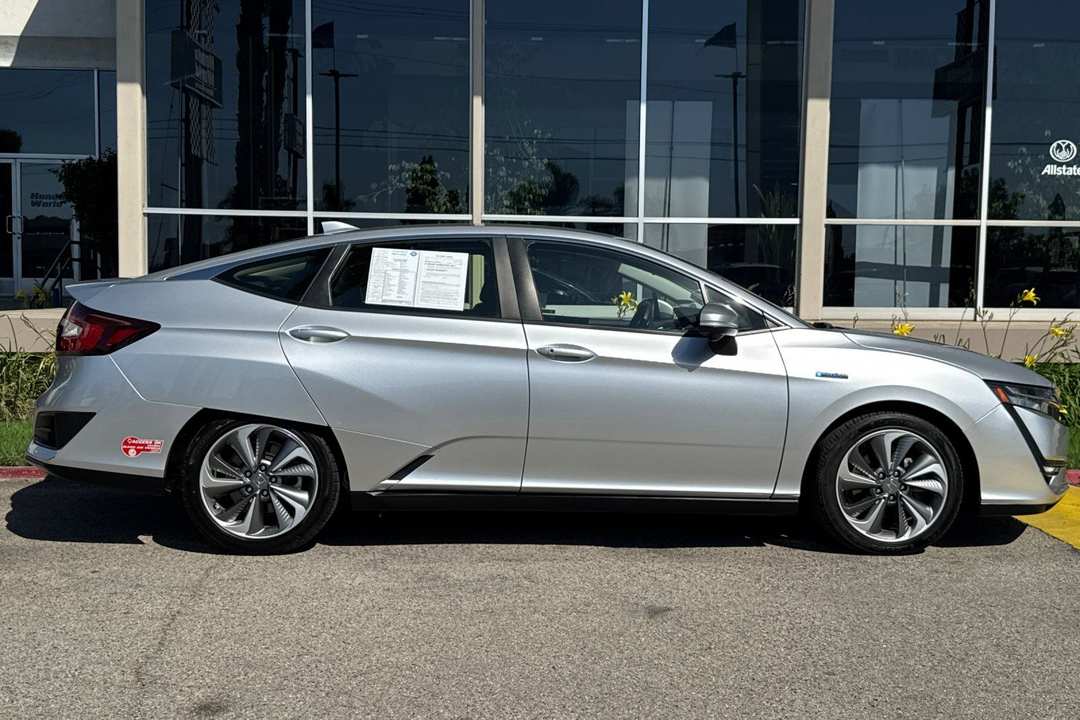2018 Honda Clarity Plug-In Hybrid Touring - Image 3