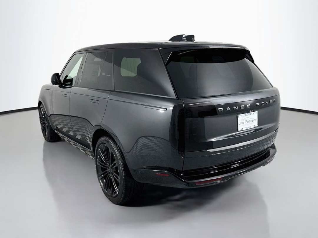2026 Land Rover Range Rover SE - Image 3