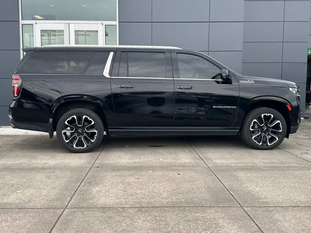 2022 Chevrolet Suburban High Country - Image 2