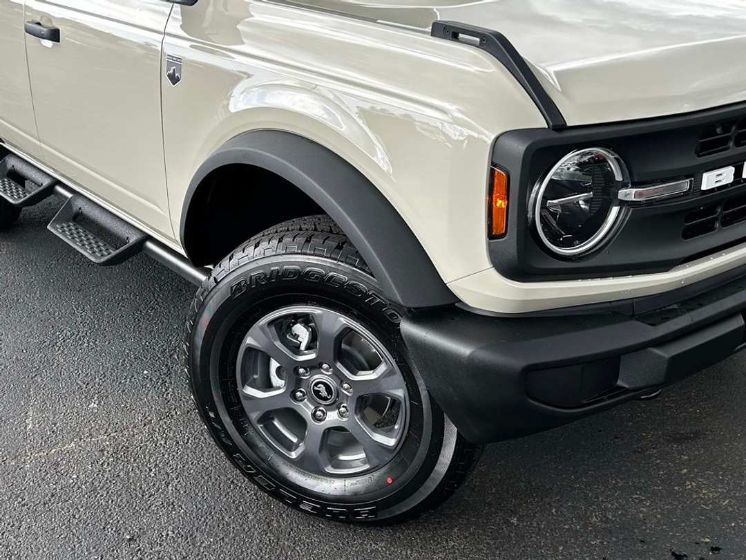 2026 Ford Bronco Big Bend - Image 2