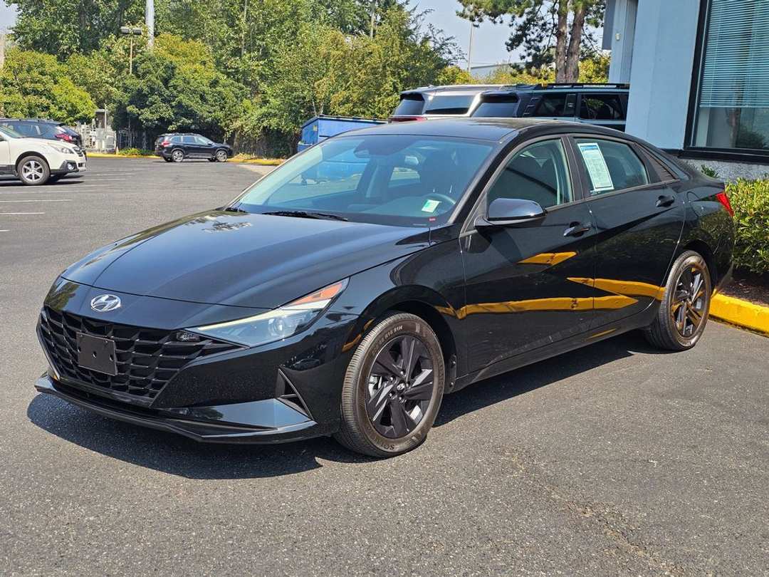 2023 Hyundai Elantra SEL - Image 3