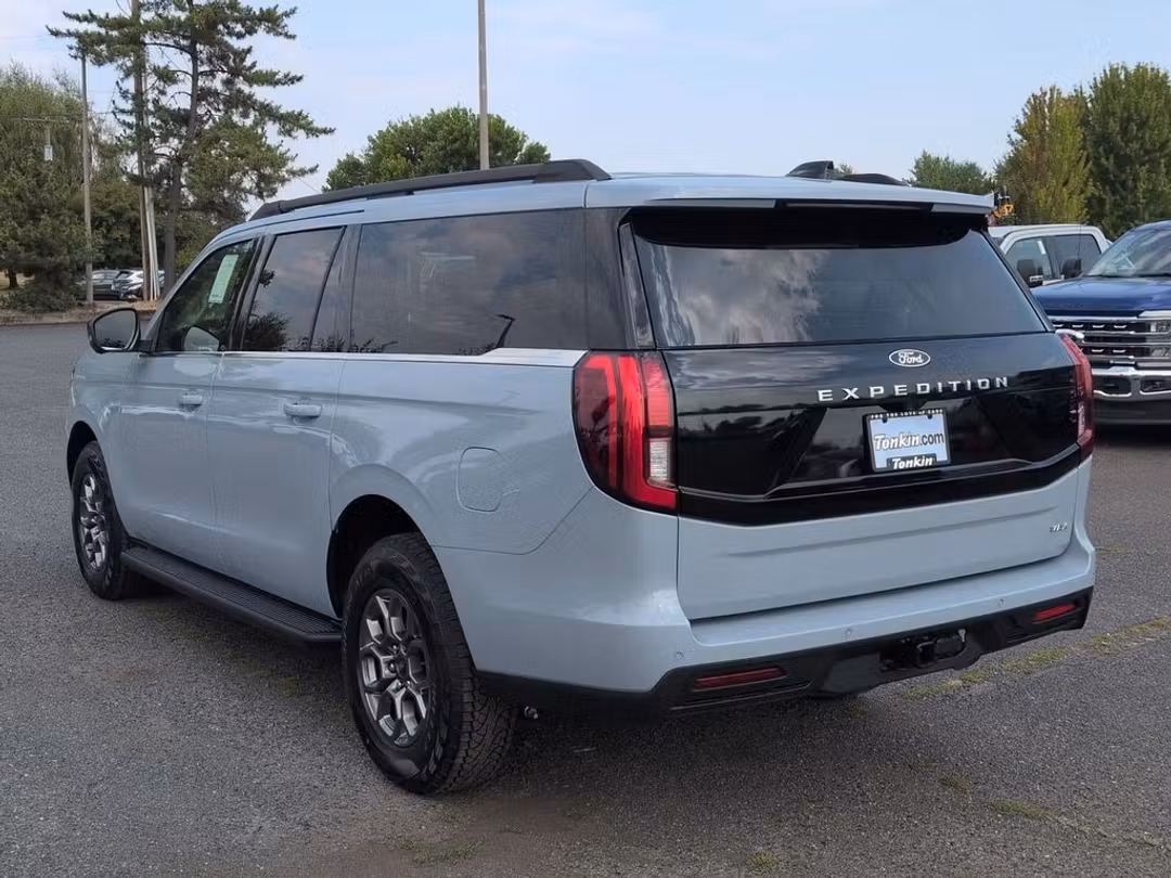 2027 Ford Expedition Max Active - Image 3