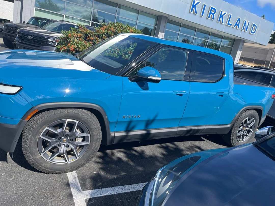 2023 Rivian R1T Adventure Dual Motor Large Pack - Image 3
