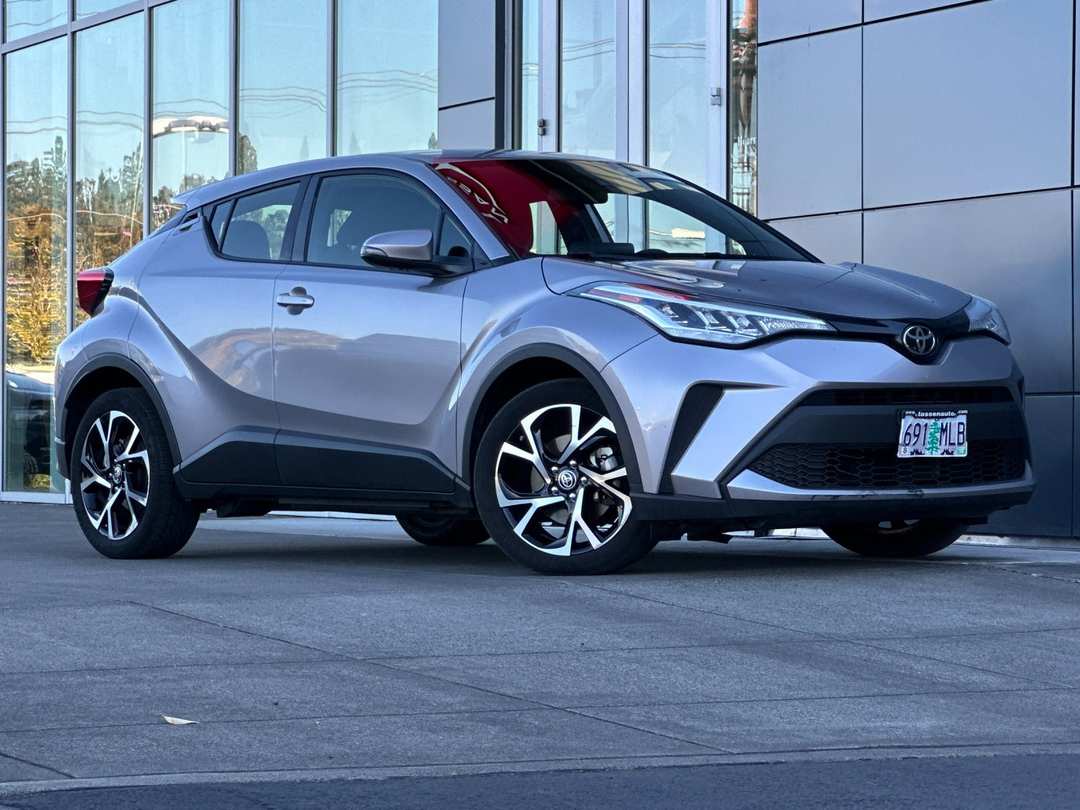 2020 Toyota C-Hr XLE - Image 2