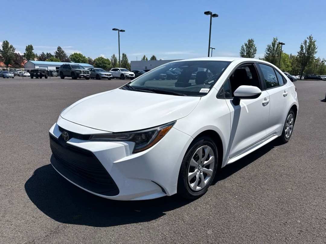 2025 Toyota Corolla LE - Image 3