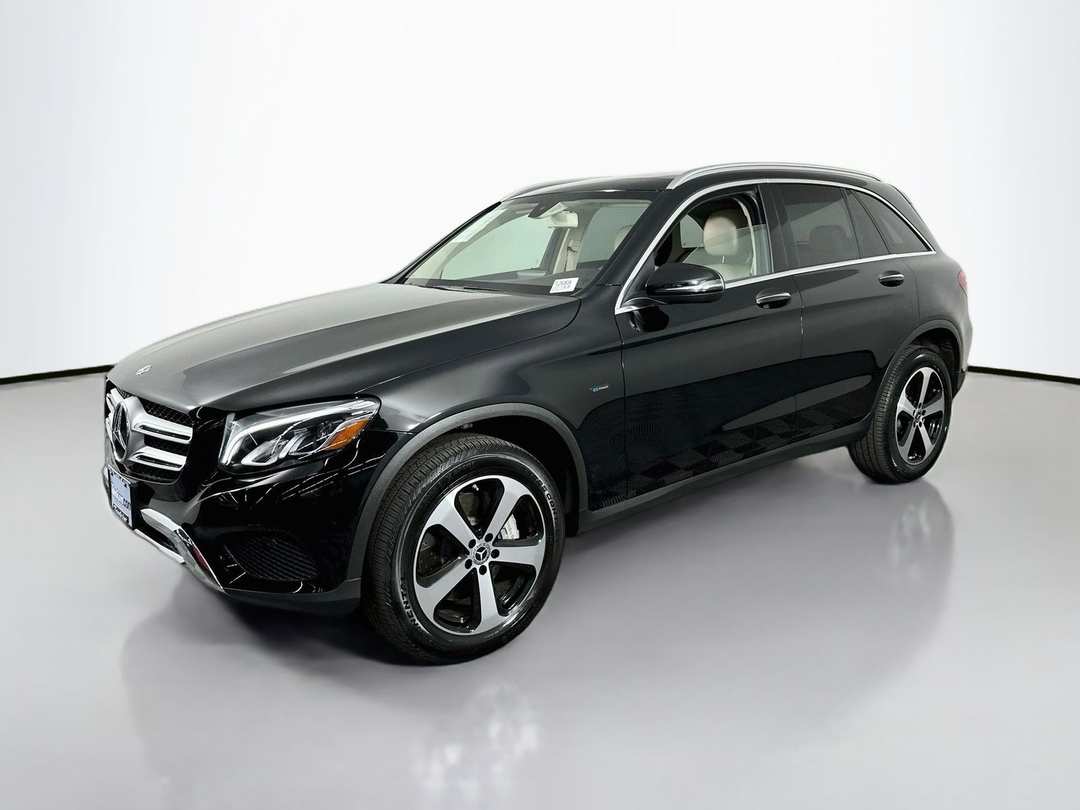 2019 Mercedes-Benz GLC GLC 350e - Image 3