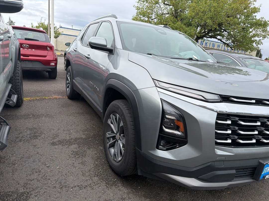 2025 Chevrolet Equinox LT - Image 2