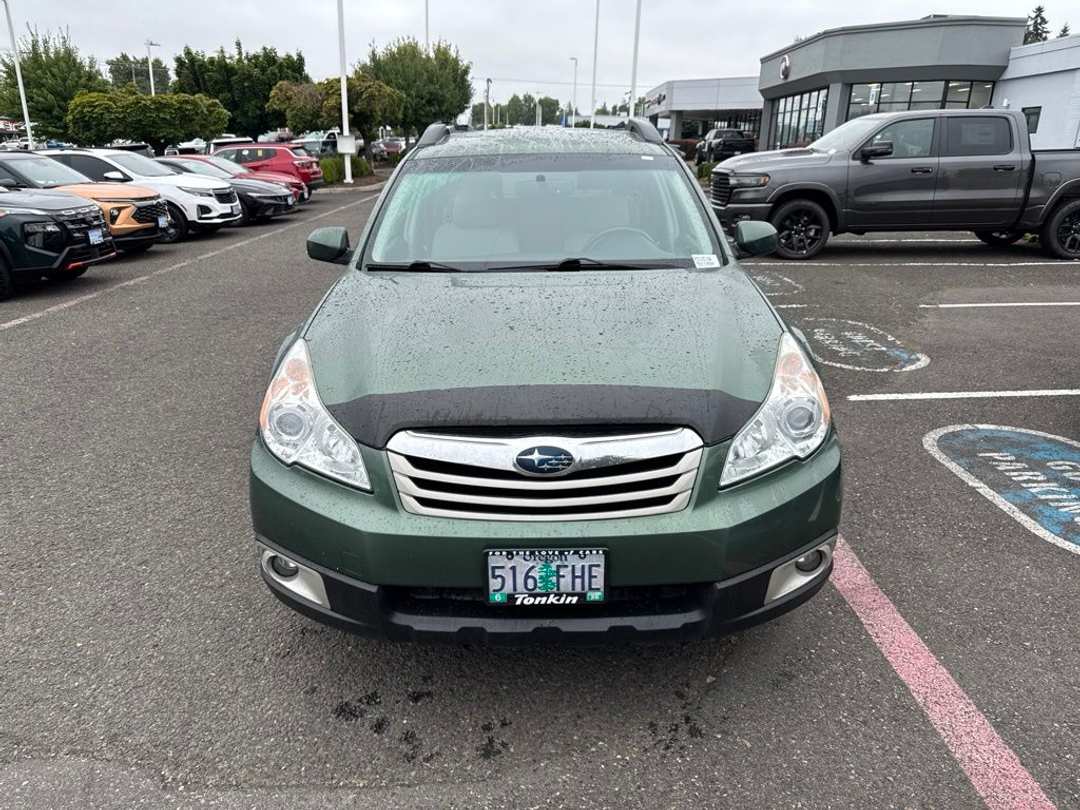 2011 Subaru Outback 2.5i Premium - Image 2