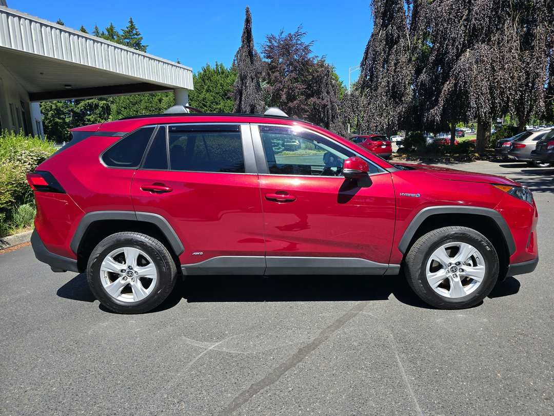 2021 Toyota Rav4 Hybrid LE - Image 3