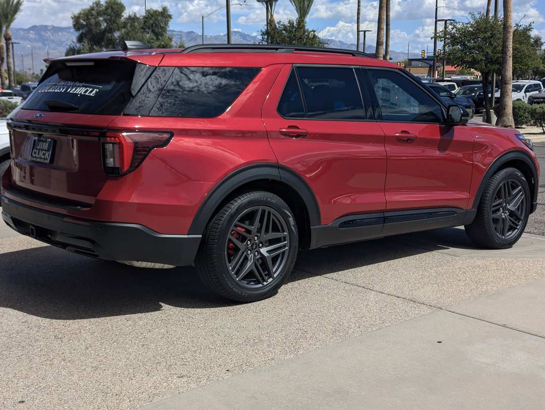 2026 Ford Explorer STLine - Image 2