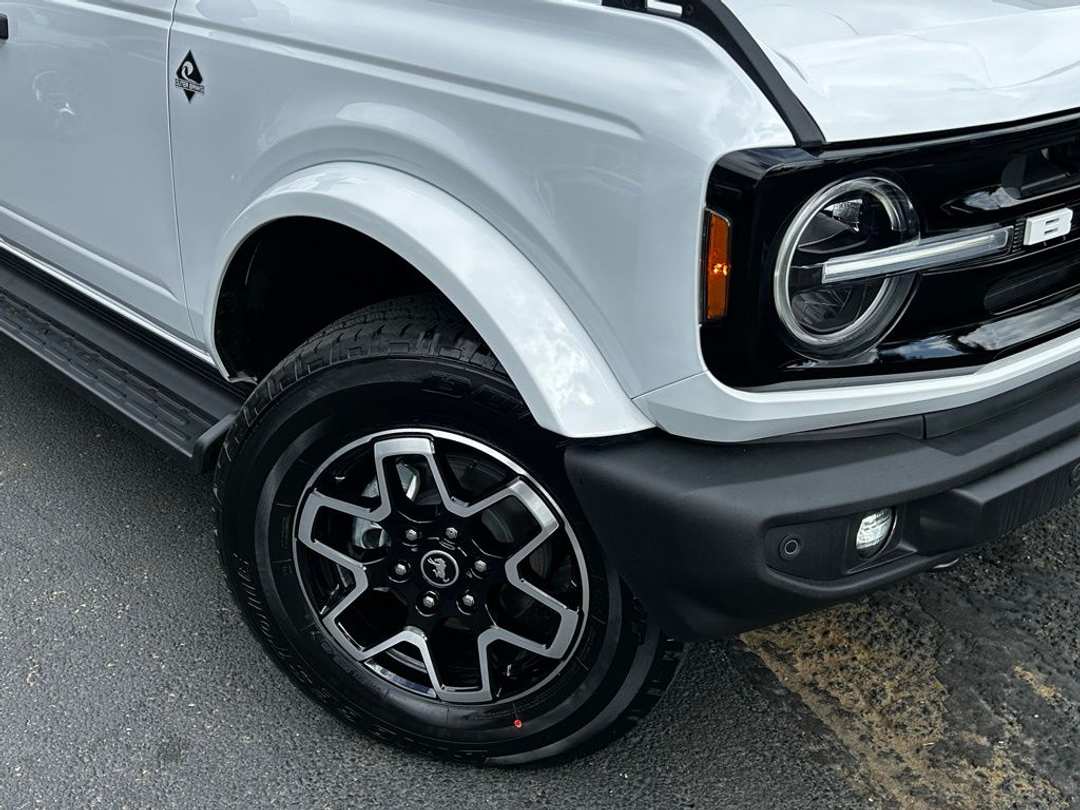 2026 Ford Bronco Outer Banks - Image 2