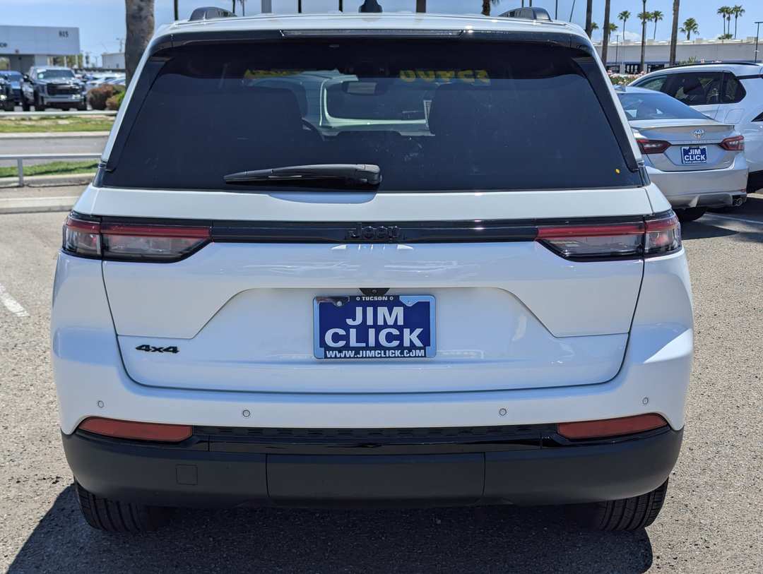 2024 Jeep Grand Cherokee Altitude - Image 3
