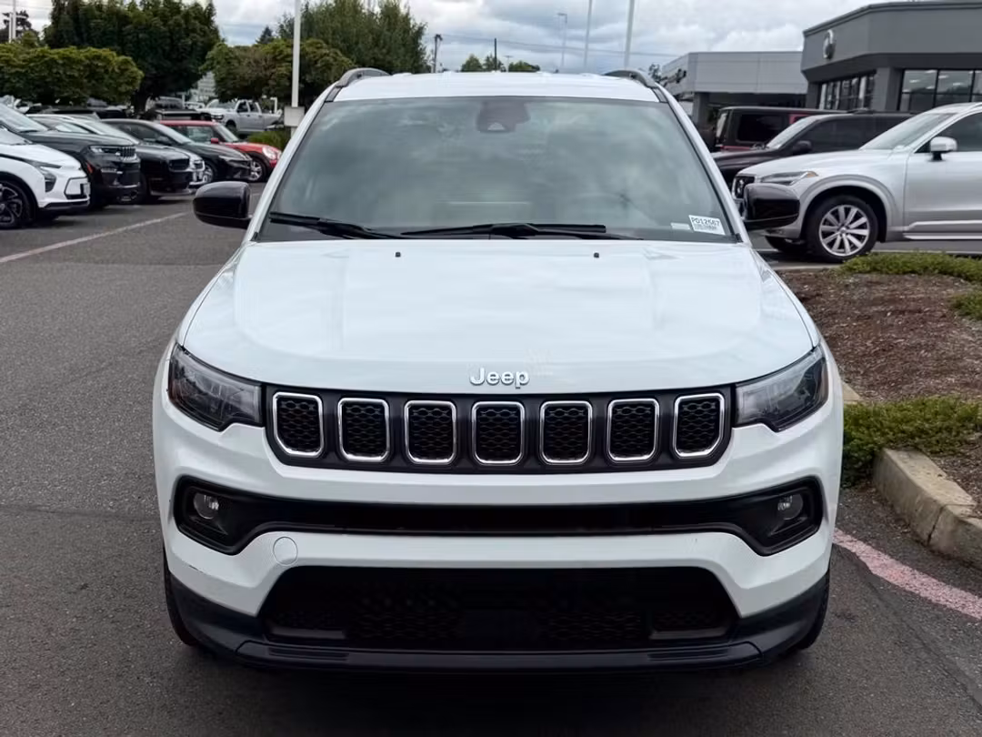 2024 Jeep Compass Latitude - Image 3