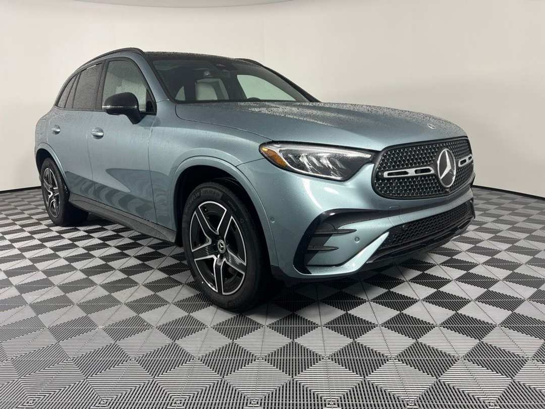 2026 Mercedes-Benz GLC 300 - Image 2