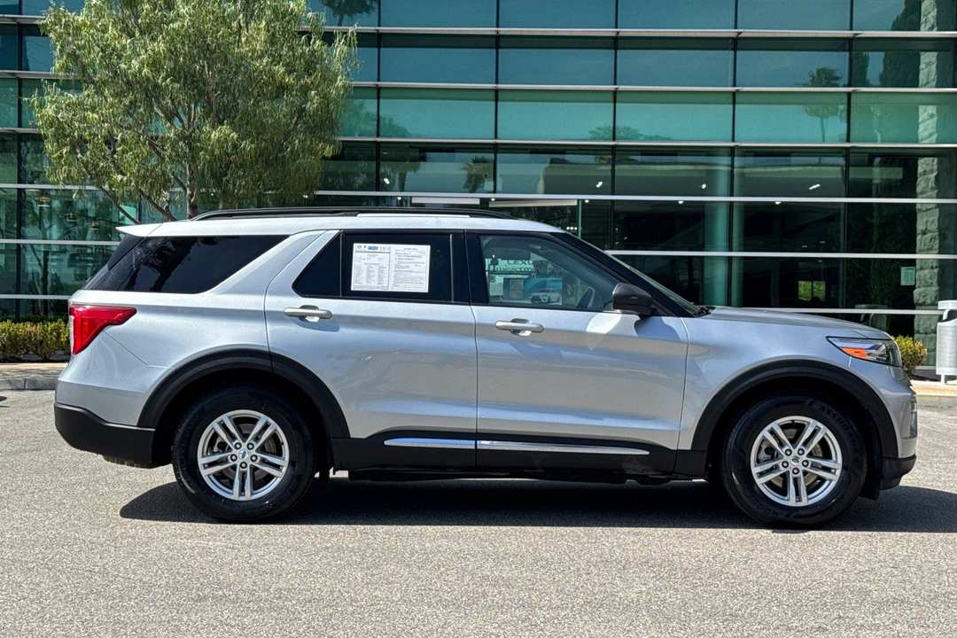 2023 Ford Explorer XLT - Image 3