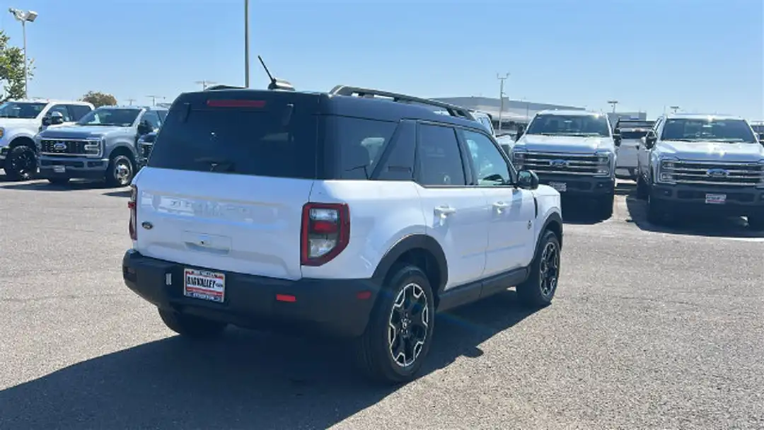 2025 Ford Bronco Sport Outer Banks - Image 3
