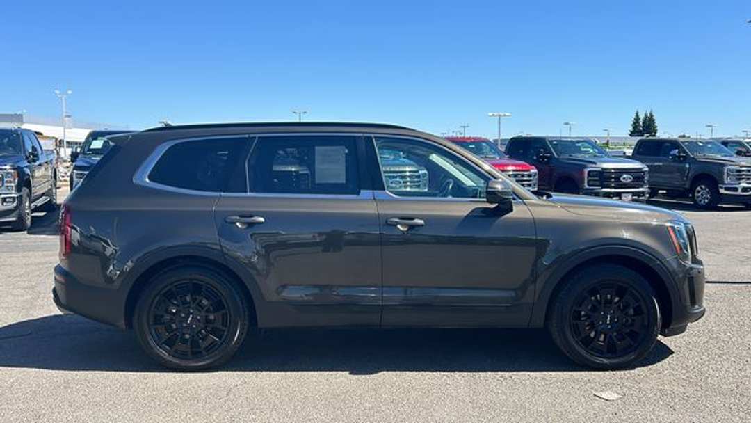 2022 Kia Telluride SX - Image 2