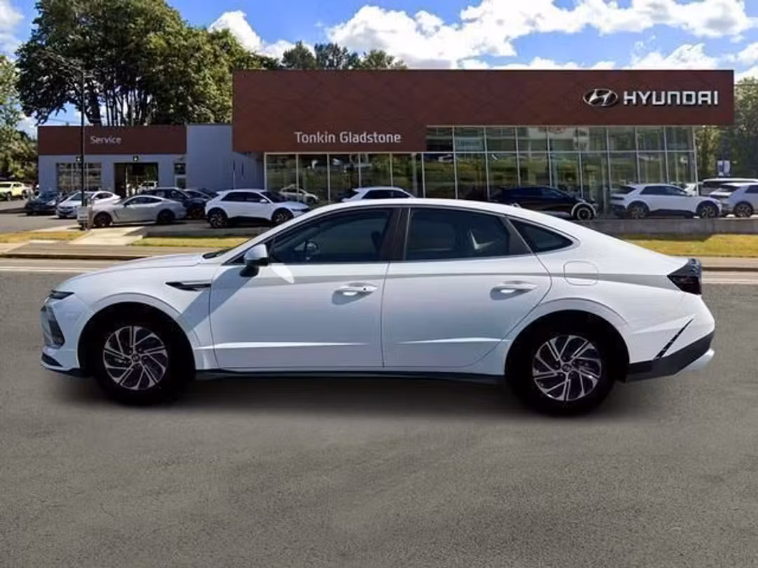 2026 Hyundai Sonata Hybrid Blue - Image 3