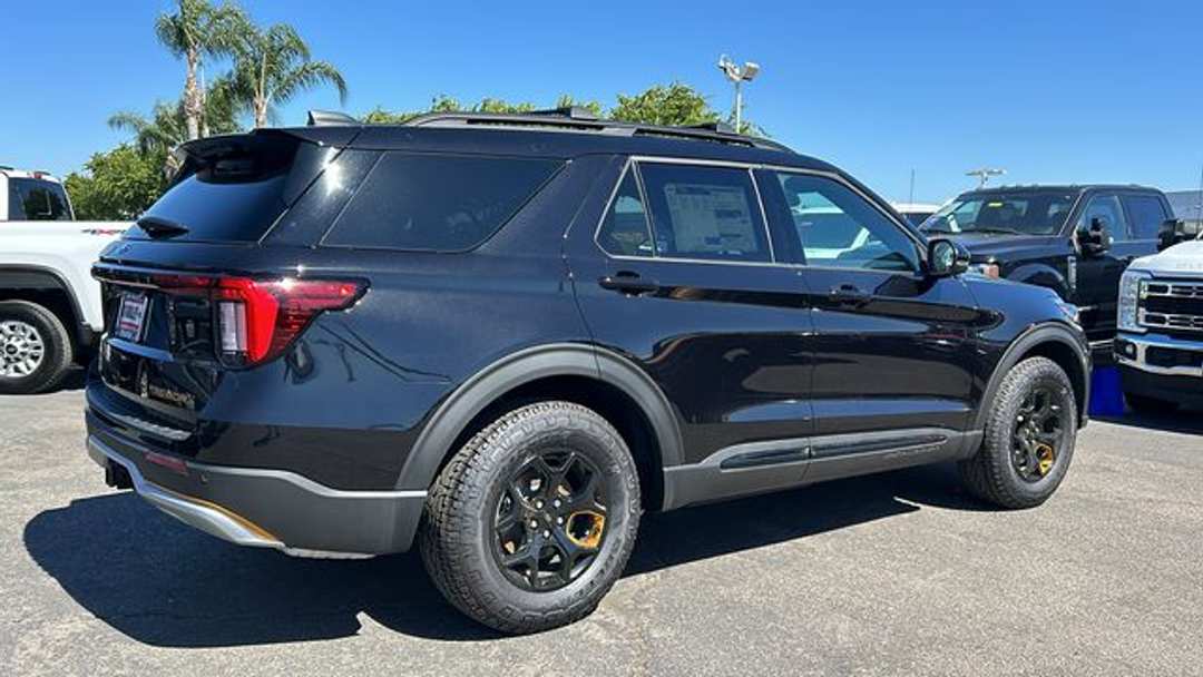 2026 Ford Explorer Tremor - Image 3