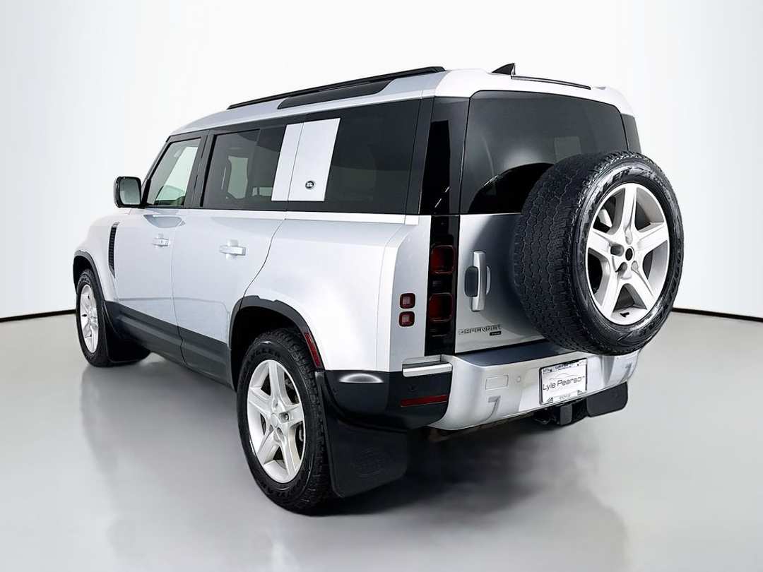2022 Land Rover Defender 110 SE - Image 3