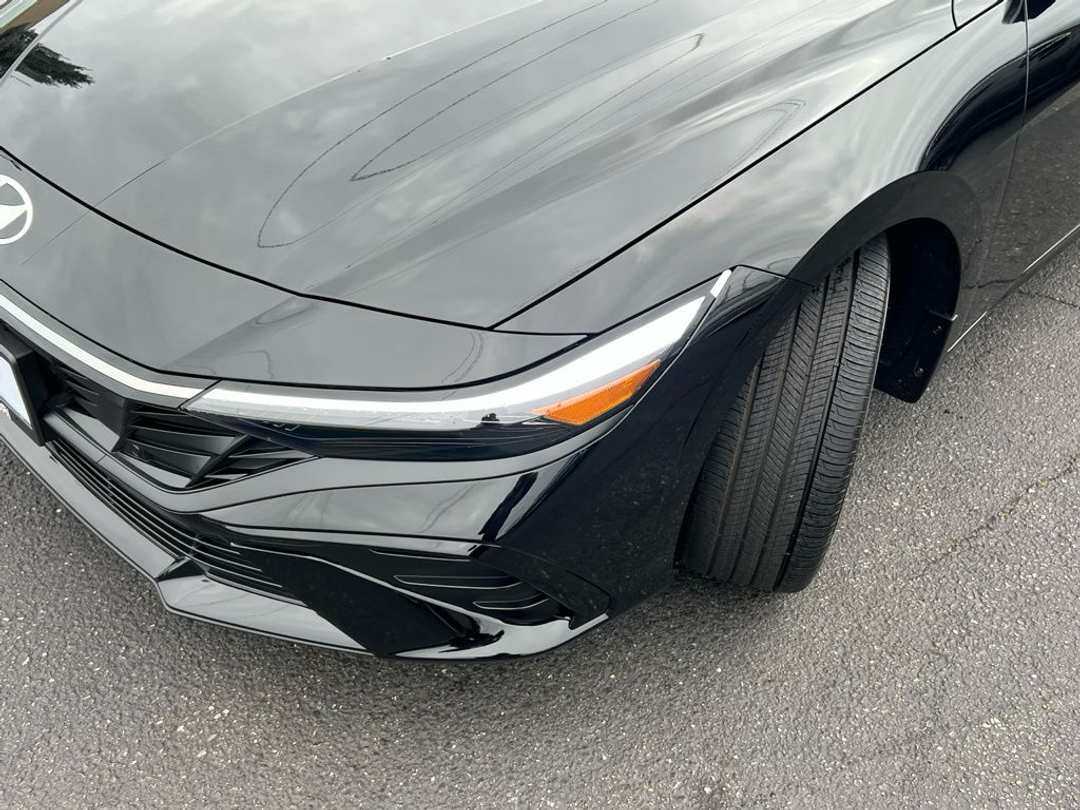 2026 Hyundai Elantra Hybrid Limited - Image 3