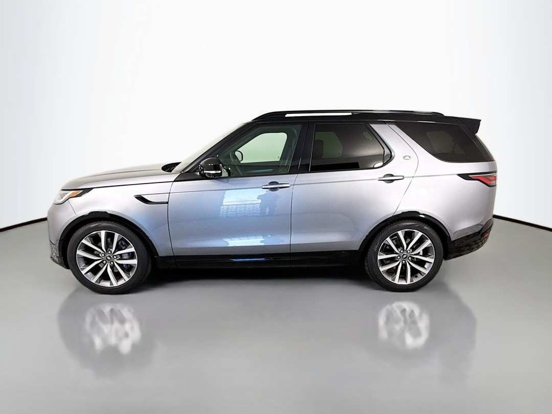 2025 Land Rover Discovery Dynamic SE - Image 2