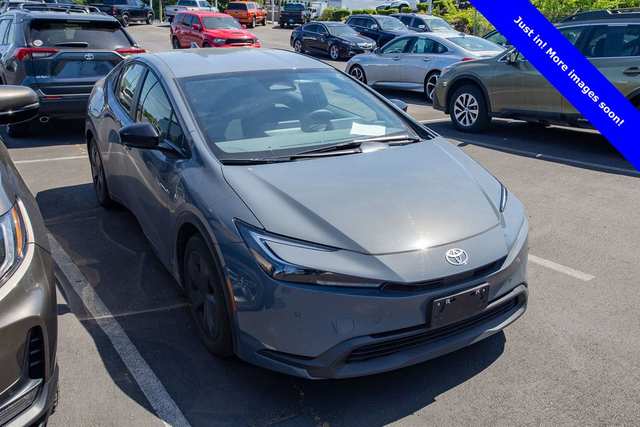2025 Toyota Prius LE