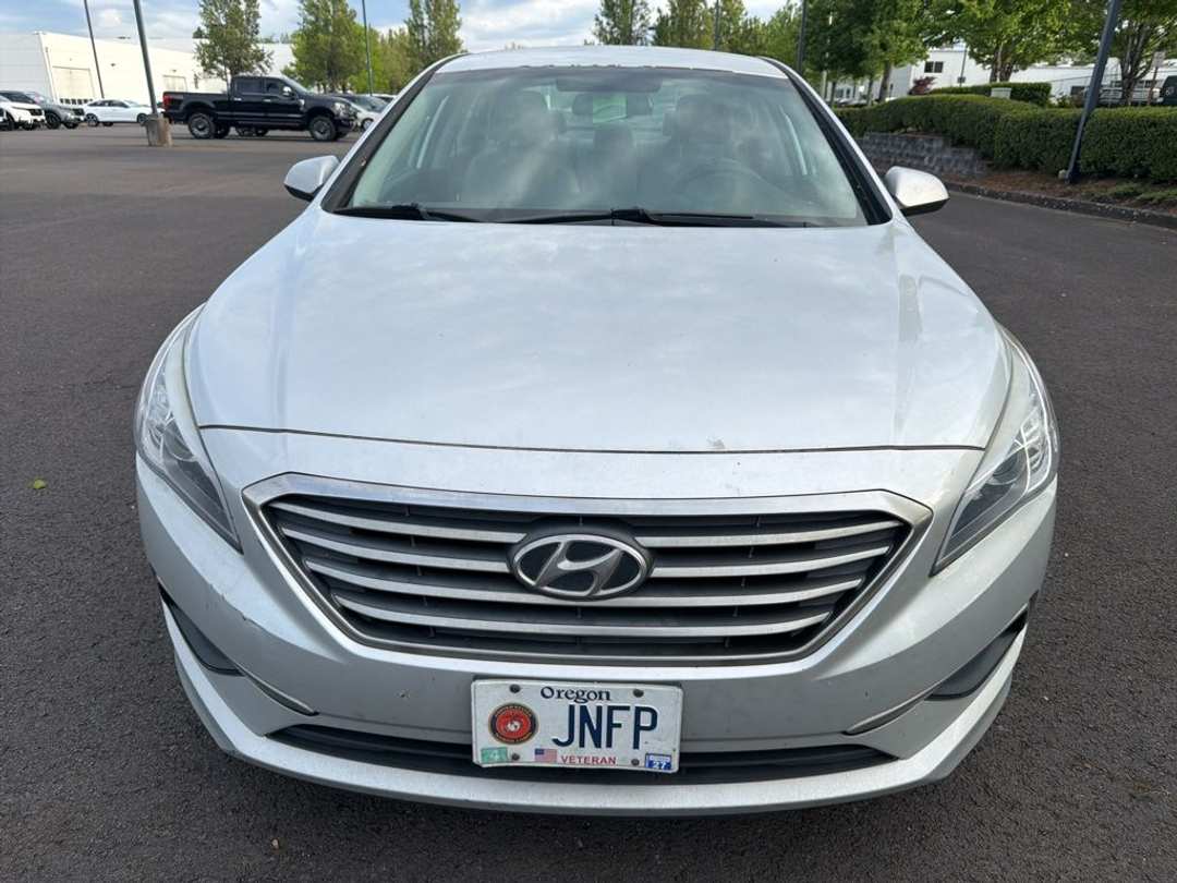 2017 Hyundai Sonata SE - Image 2