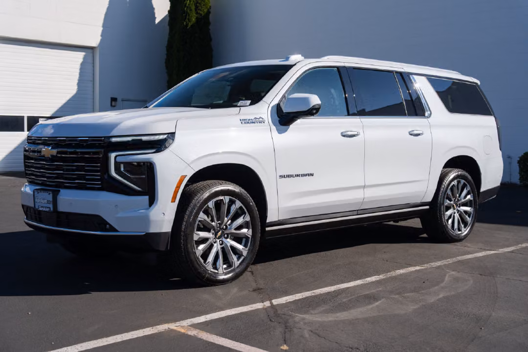 2026 Chevrolet Suburban High Country - Image 3